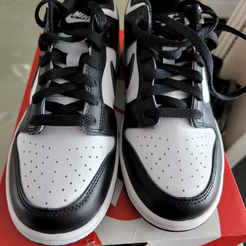 Brand new Nike dunk sneakers - Picture 2 of 4